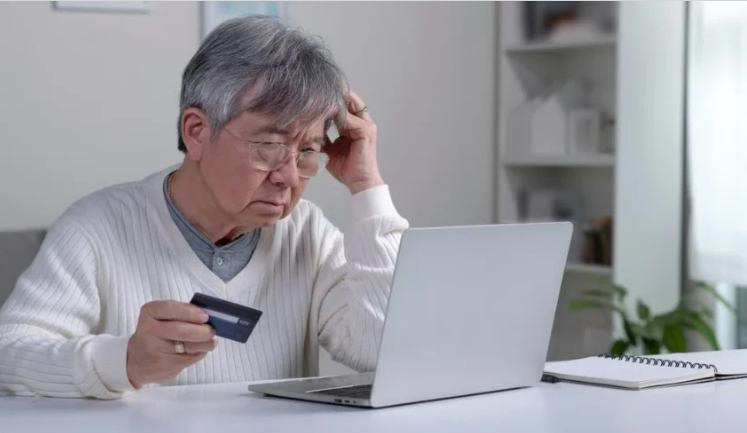 تصفح الإنترنت ..  سلاح تكنولوجي جديد لمكافحة الخرف لدى كبار السن