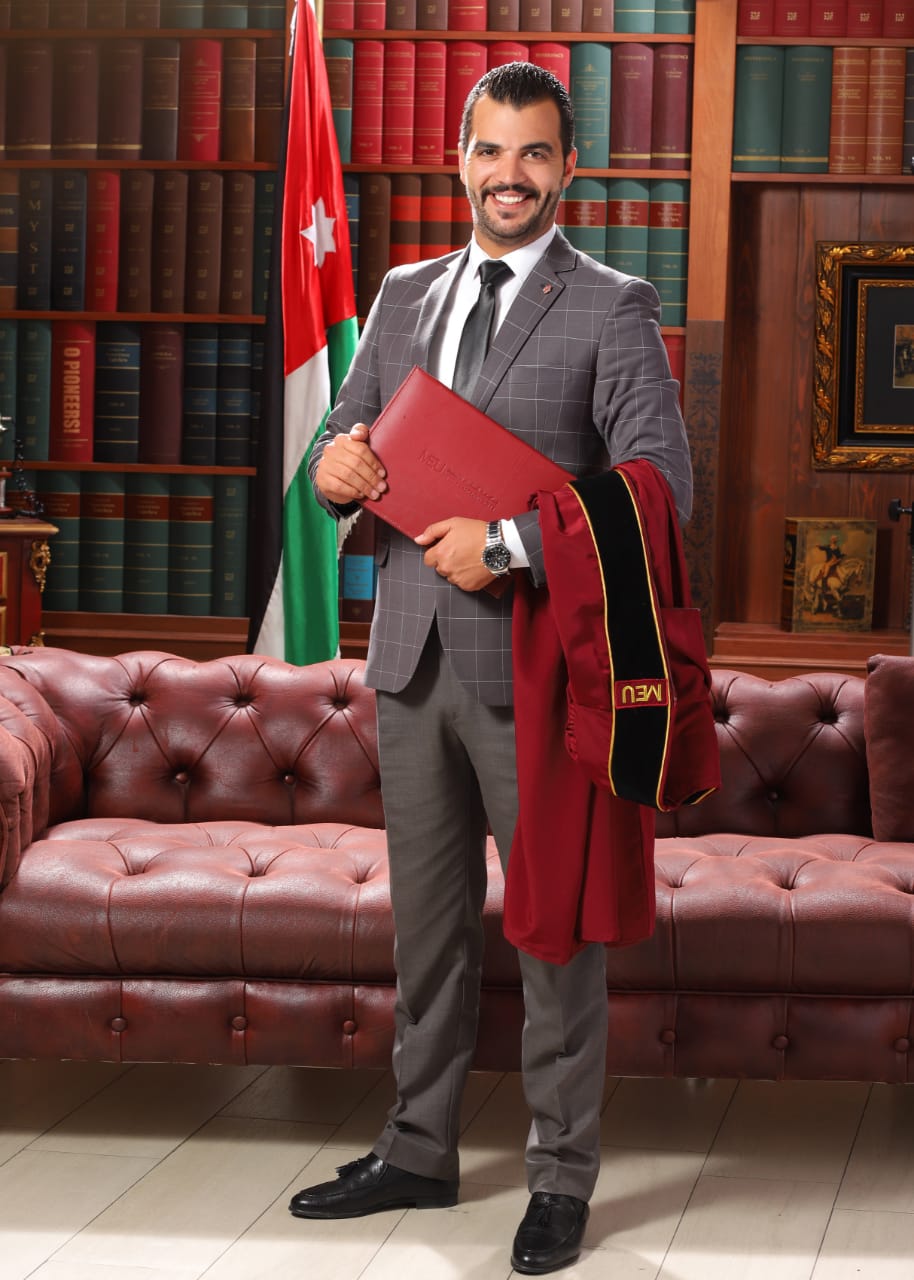 المحامي "بدر الحراسيس" مبارك التخرج