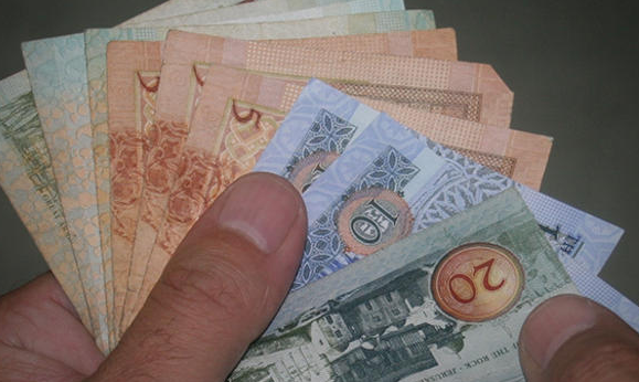 "الاحصاءات": 17 % من الأسر دخلها أقل من 416 دينارا شهريا