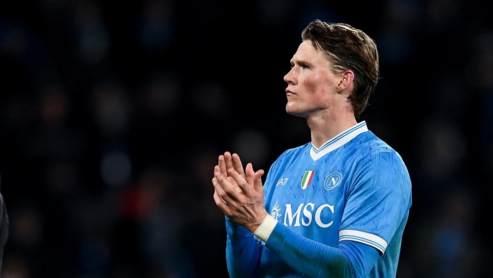 مانشستر يونايتد يخطط لاستعادة سكوت ماكتوميناي من نابولي