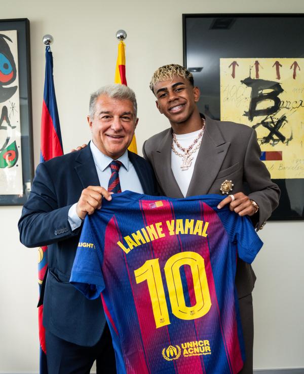 برشلونة يمنح رقم 10 ليامال