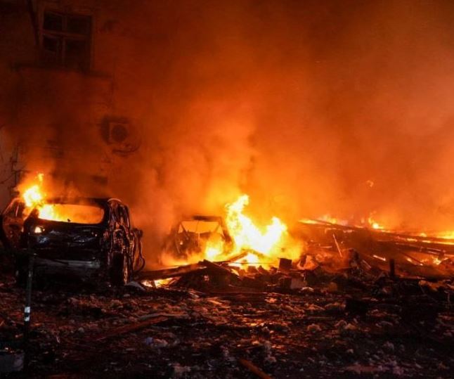 قتلى بقصف روسي على كييف وأوكرانيا تهاجم سيفاستوبول