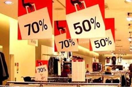 مطالبات بتحديد مواسم التنزيلات في الأسواق