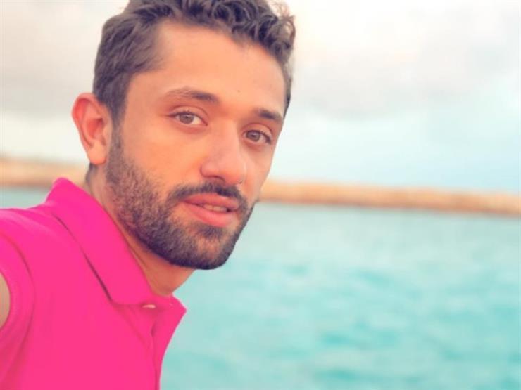 بالصورة- كريم محمود عبد العزيز يستذكر والده