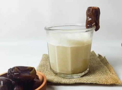 البلح باللبن في رمضان- ماذا يحدث لطفلِك عند تناوله؟