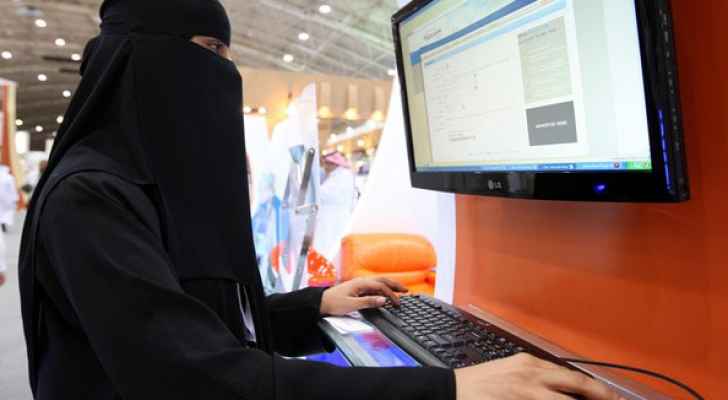السعودية تسمح للمرأة بمزاولة التجارة دون إذن ولي الأمر