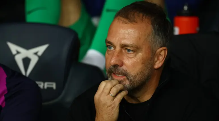 فليك يطالب لاعبي برشلونة بـ"القتال"