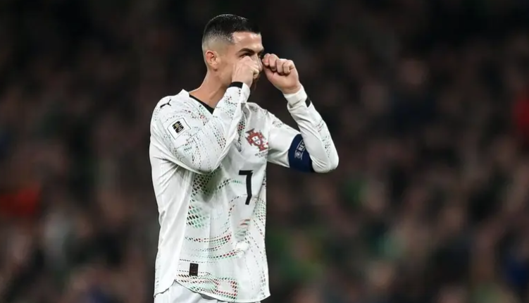 مدرب إيرلندا يسخر من رونالدو: "هل كنت في عقلك؟"