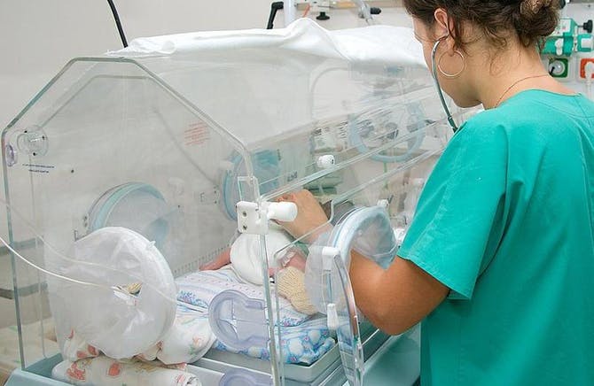 اربد : مستشفى "رحمة" يعرض حياة طفل حديث الولادة للخطر بسبب نقص حاضنات الخداج   ..  "تفاصيل"
