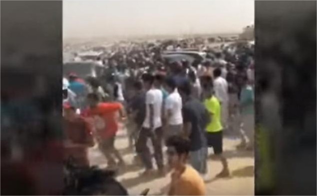 آلاف الكويتيين يبحثون عن كنز مزعوم في الصحراء  .. فيديو 