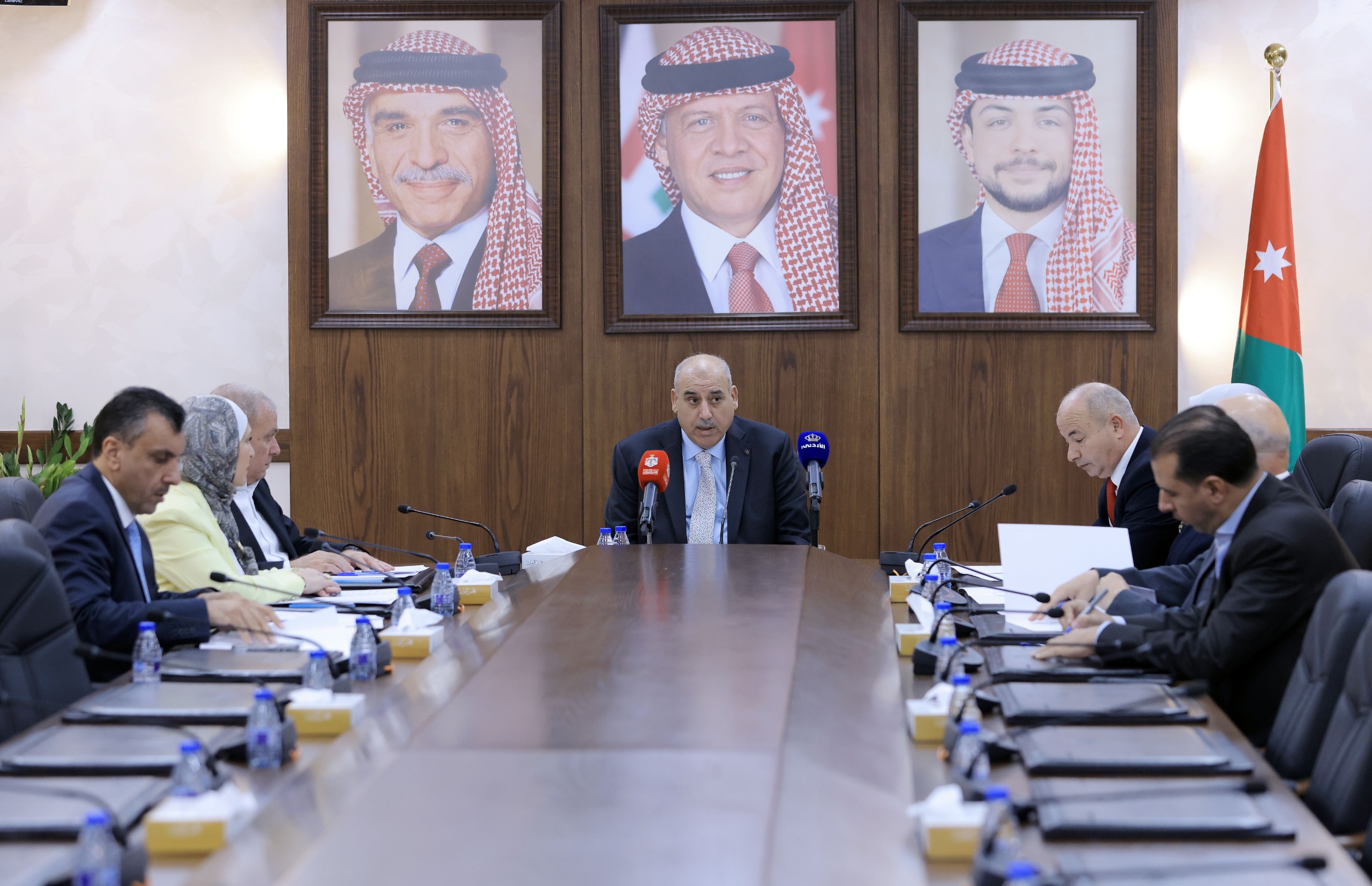 القاضي يلتقي رؤساء الكتل ويترأس أول اجتماع للمكتب الدائم  ..  صور 