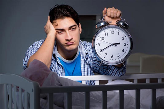 ماذا يحدث للجسم عند الاستيقاظ لمدة 24 ساعة ؟