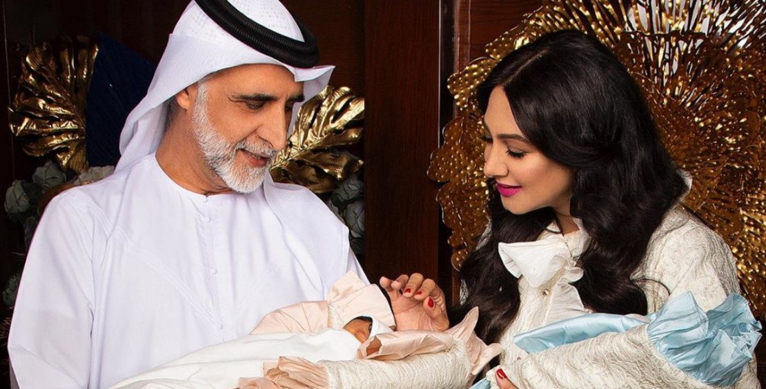 شاهدوا  ..  فنانة خليجية ترد بكل برودة أعصاب على متابع قال لها: "متزوجة واحد قد أبوكي"!
