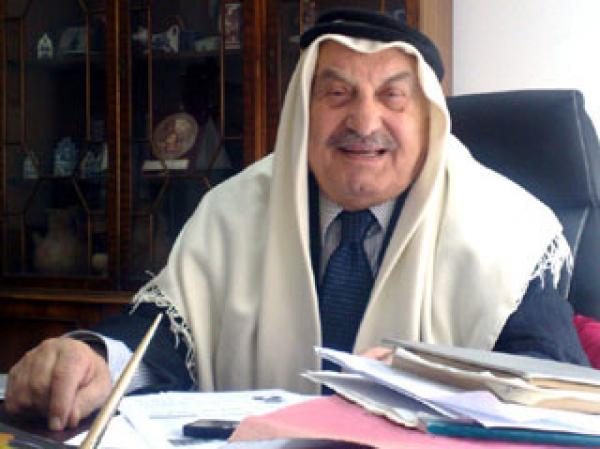 وفاة المؤرخ والسياسي البارز الدكتور رؤوف ابو جابر