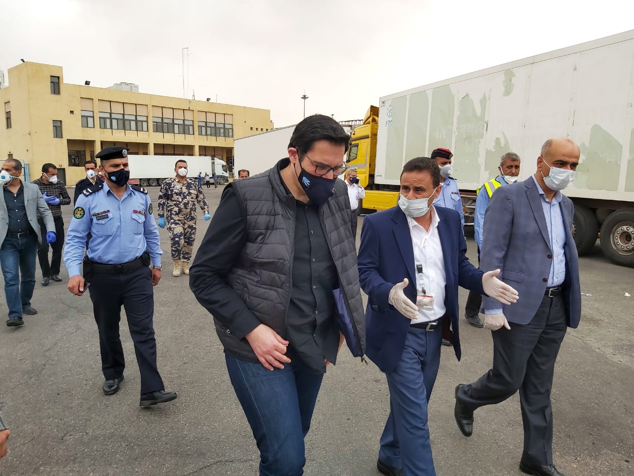 خالد سيف: منظومتا الشحن البري والبحري والموانئ تسير حسب الخطط.