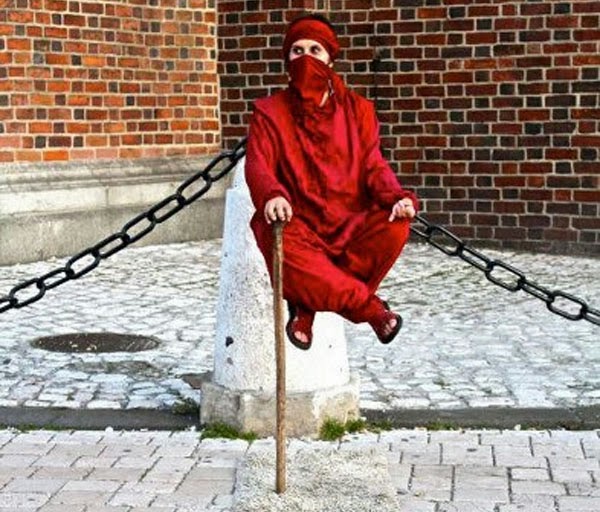 كشف سر خدعة الجلوس على الهواء