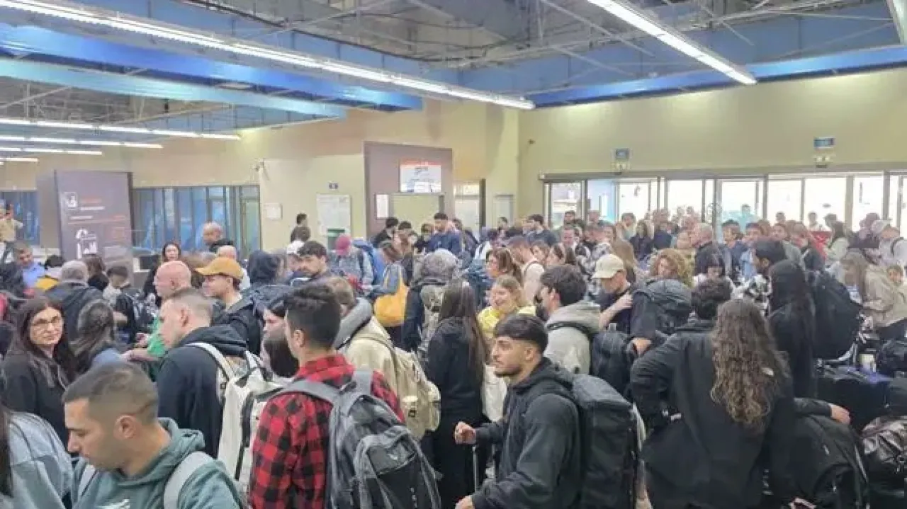 بقرار أردني  .. مئات "الإسرائيليين" عالقون في مطار العقبة  ..  فيديو 