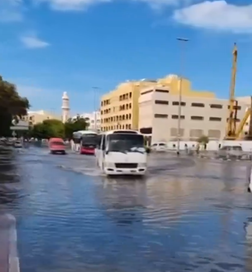 الامارات  ..   أمن دبي يعتقل شابا عراقيا انتقد فيضان شوارع المدينة بعد المطر 