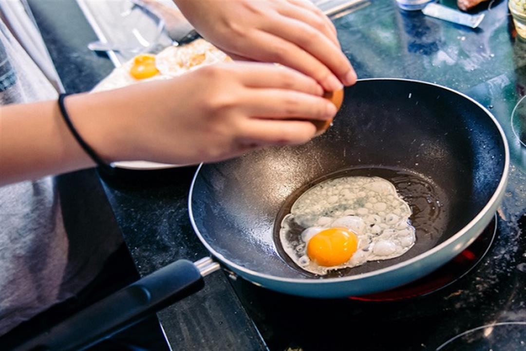 ماذا يحدث للكولسترول عند تناول طبق من البيض المقلي؟ ..  مفاجأة