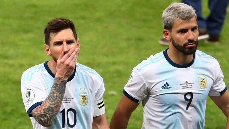 أغويرو يكشف سبب رفضه رقم (10) في برشلونة