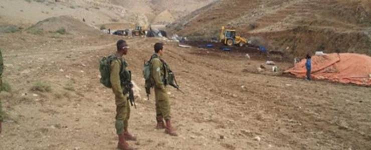 قوات الاحتلال تفتش مساكن المواطنين في الأغوار