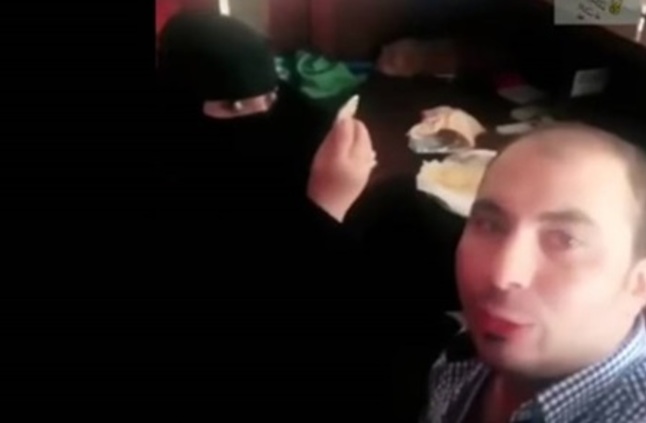 لإفطاره مع زميلته في السعودية  ..  مصري مهدد بالسجن (5) سنوات و غرامة (3) ملايين ريال  ..  تفاصيل 