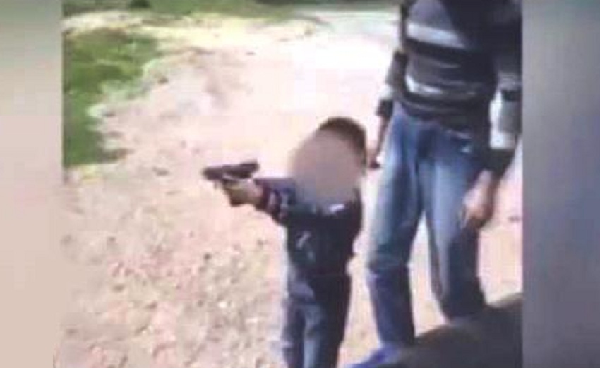 طفلة سورية تقتل والدها رميا بالرصاص بعد محاولته الاعتداء عليها  ..  "تفاصيل"