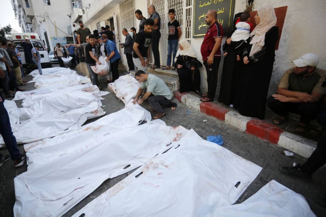 44 شهيداً من عائلة واحدة في دقائق بعد أن دمر طيران الاحتلال بيتهم فوقهم - اسماء 