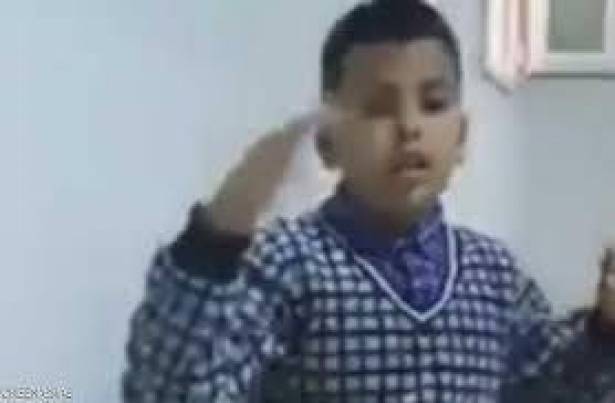 بالفيديو : طفل عربي "طفرة" يتحدى الآلة الحاسبة ويذهل الجميع