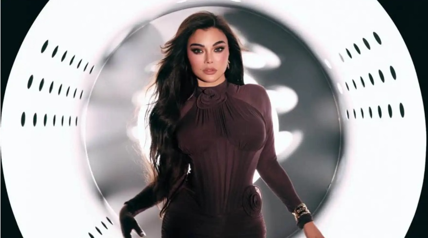 "تعويض مالي ضخم" ..  هيفاء وهبي تُقاضي طبيبًا شهيرًا  