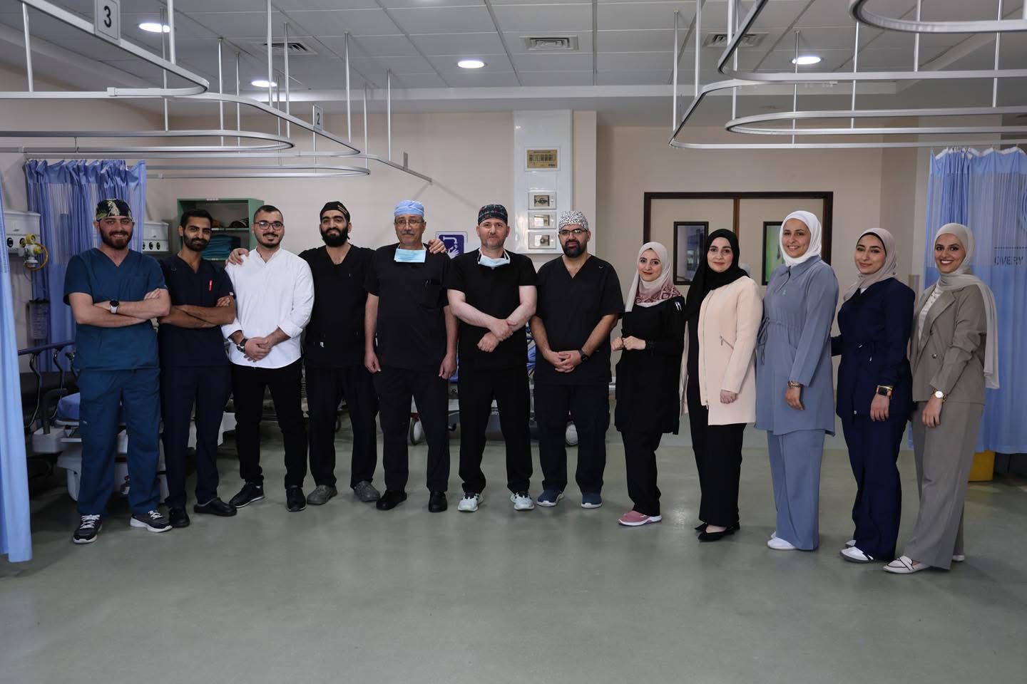 قسم التخدير والعناية الحثيثة في مستشفى الاستقلال يحتفل بنجاح مقيميه في امتحانات البورد الأردني