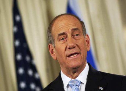 رئيس وزراء "إسرائيلي" أسبق: "هزيمة" حماس ما زالت بعيدة المنال ولا خيار أمامنا سوى إطلاق سراح جميع السجناء 