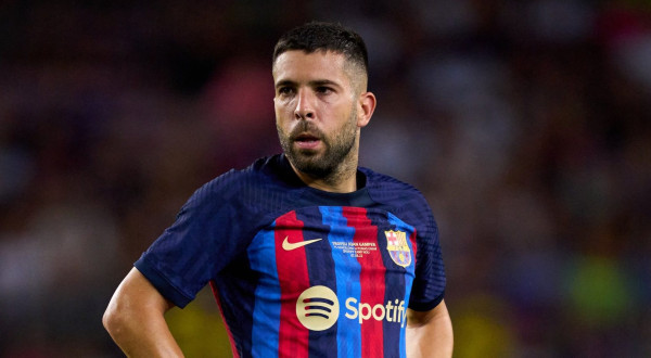 رسمياً ..  ألبا يغادر برشلونة