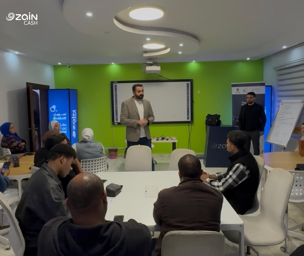 زين كاش راعي ورشة عمل "المحافظ الإلكترونية والدفع الرقمي" في الكرك