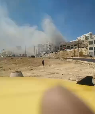 بالفيديو  ..  حريق كبير في محل "تنجيد أثاث" بمنطقة القويسمة 