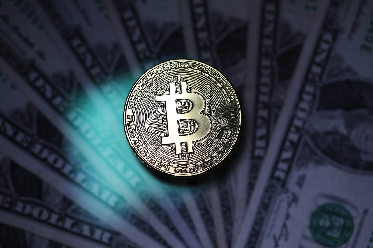 بسبب تيسلا  ..  البتكوين يتجاوز 44.8 الف دولار 