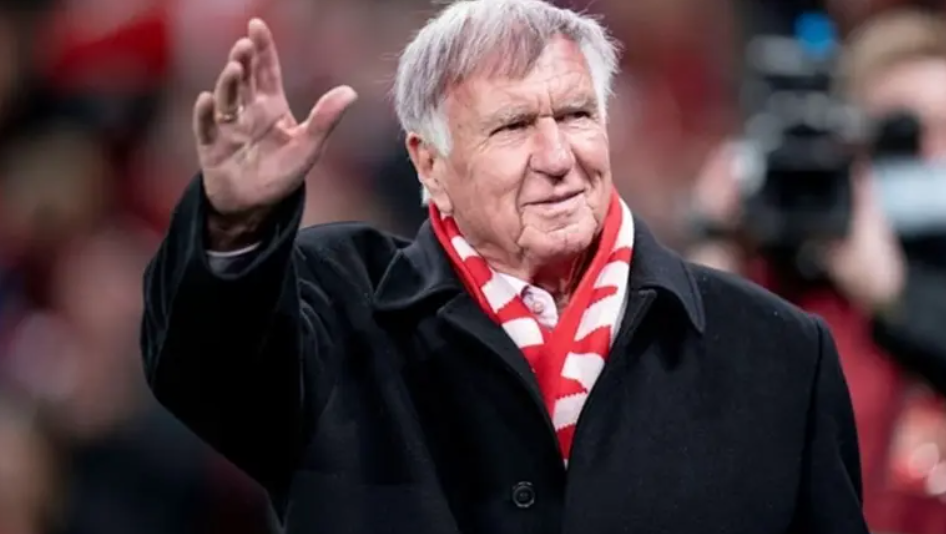 وفاة مدرب منتخب الدنمارك عن عمر 85 عاماً