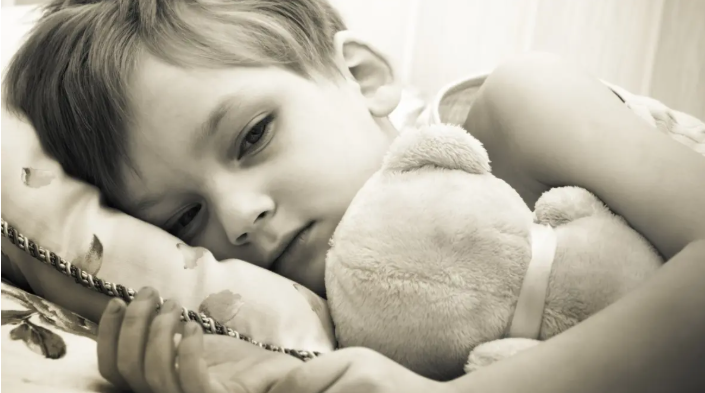 بخاخ ملحي بسيط قد يغني ثلث الأطفال عن جراحة شائعة