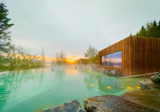 أيسلندا الشمالية: استمتع بالينابيع الساخنة والطبيعة البكر