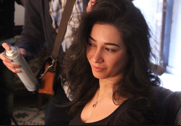 بالصور  ..  من هي الممثلة السورية التي تخلت عن شعرها بالكامل