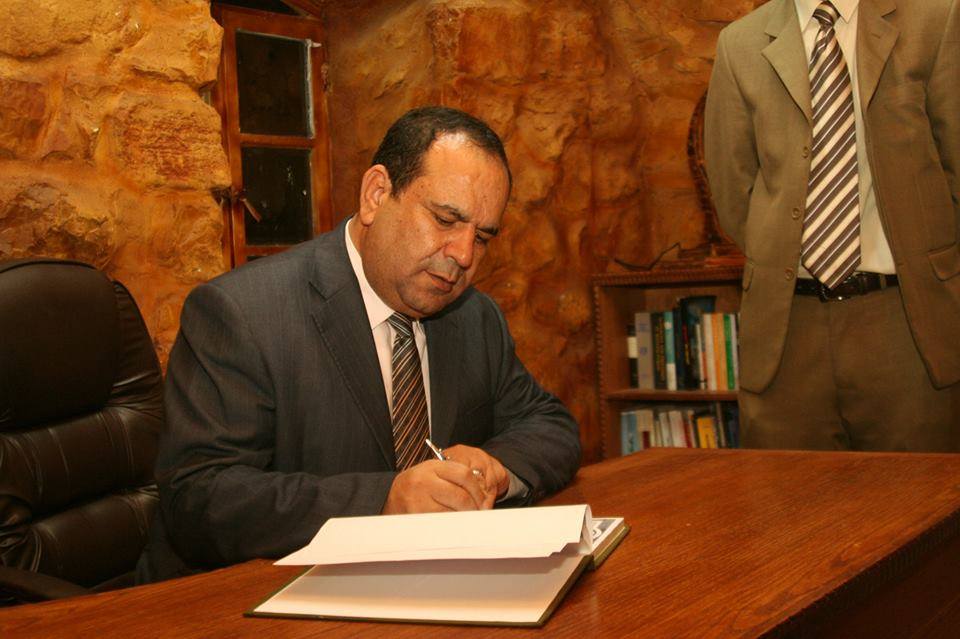 "السياسة .. تستعين بالايمان "