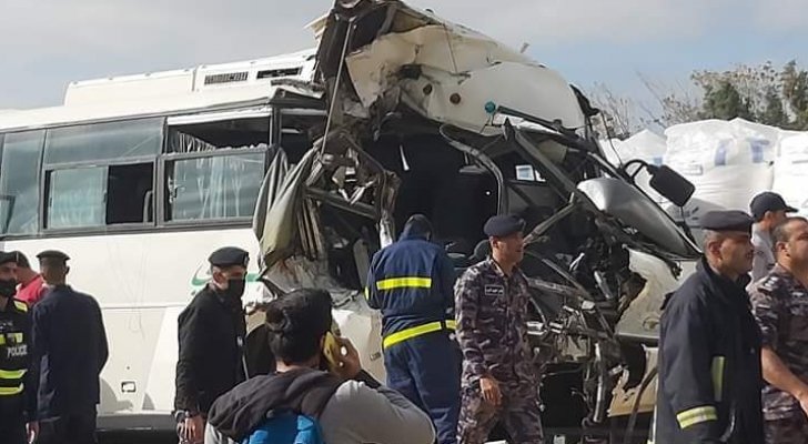 الكشف عن الحالة الصحية لمصابي حادث طريق عمان - اربد والسير تكشف سبب وقوع الحادث 
