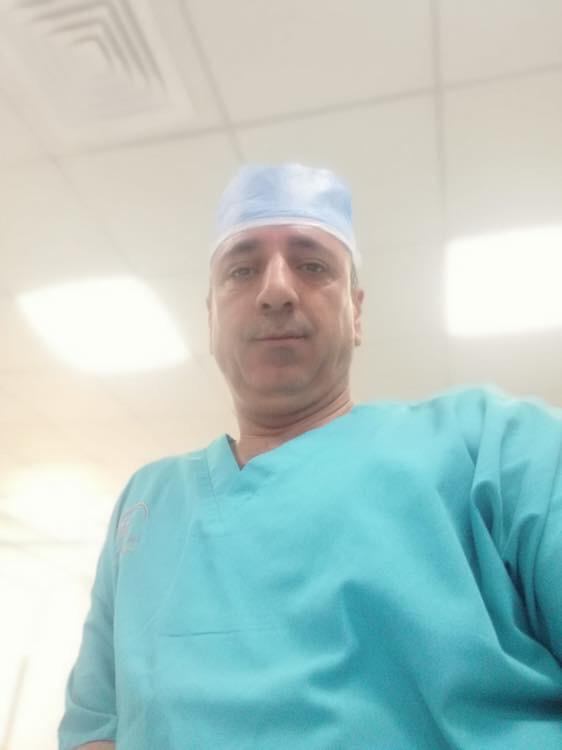 طبيب رفض وزير الصحه تجديد عقده  يتعهد بإجراء عمليات جراحية مجانا بمستشفى الحسين بالسلط