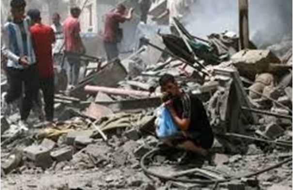 4 شهداء باستهداف خيمة نازحين في دير البلح