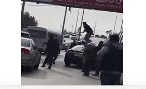 مدعي عام عمان يوقف المتسببين بحادثة تحطيم مركبة على دوار المدينة