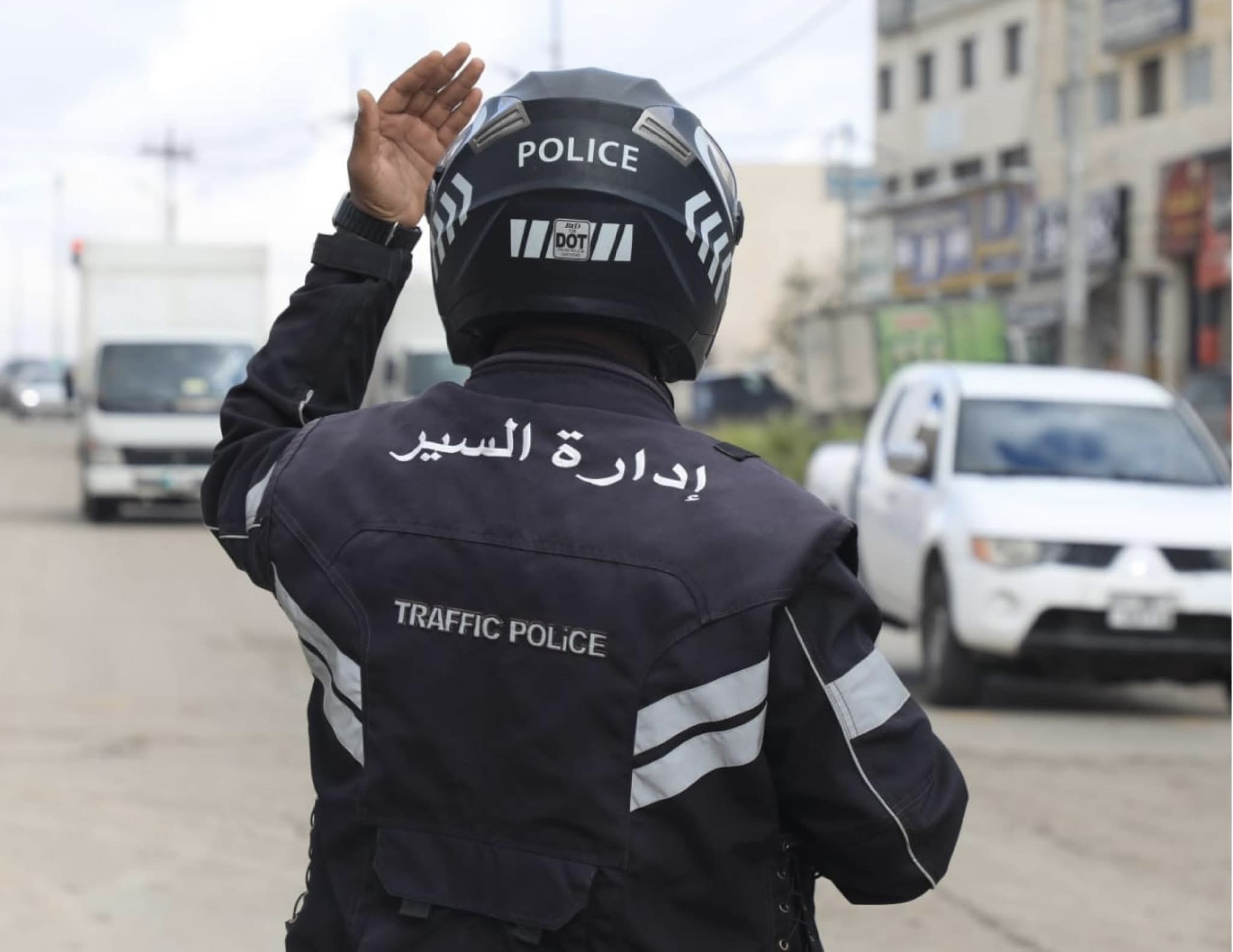 حادث بين 3 مركبات يبطئ الحركة المرورية بعد إشارة المهاجرين باتجاه الدوار الثالث