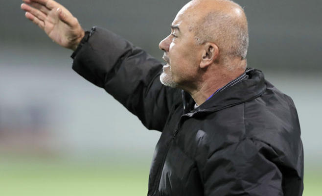 مدرب الرمثا يبحث عن مهاجم ويصف شفيع بالعملاق