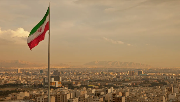 إيران تعلن اكتشاف أكثر من 7.5 تريليون قدم مكعب من الغاز جنوب فارس