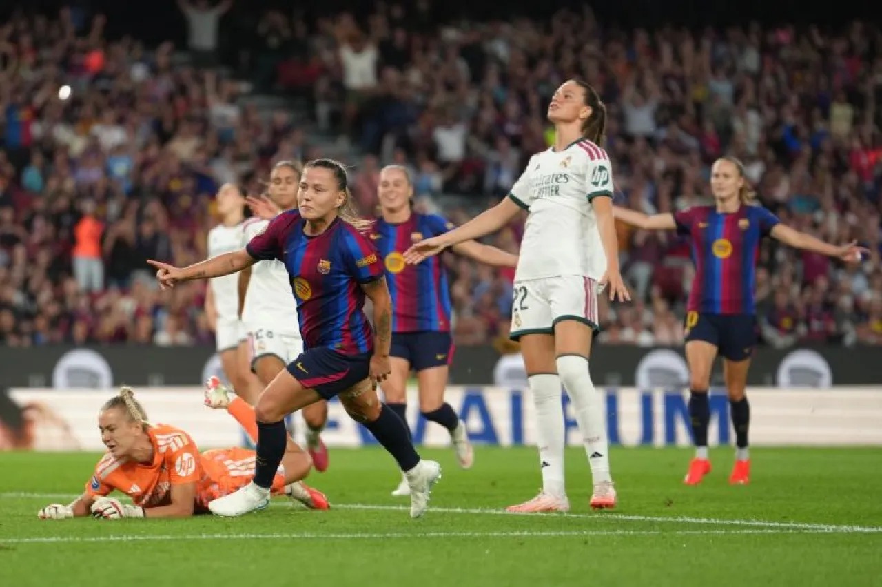 قبيل كلاسيكو الارض  ..  برشلونة يسحق ريال مدريد بسباعية في نسخة السيدات - فيديو