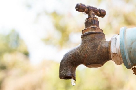 المفرق : انقطاع المياه عن الحي الشمالي في بلدة الزعفرانة منذ شهر  .. وسلطة المياه " غايبة فيله"
